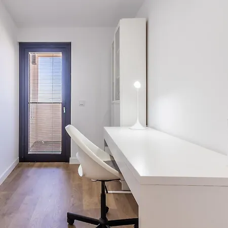 Modern Balcony House - Solarium Terrace 度假居 *